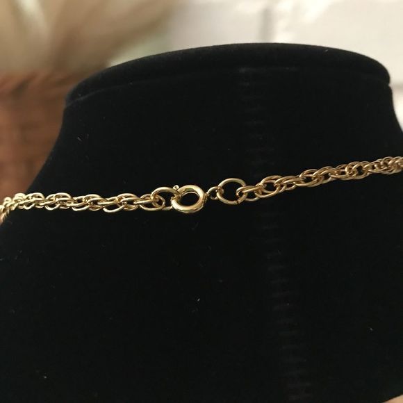 Vintage Victorian Style Rose Pendant Necklace - Picture 3 of 4